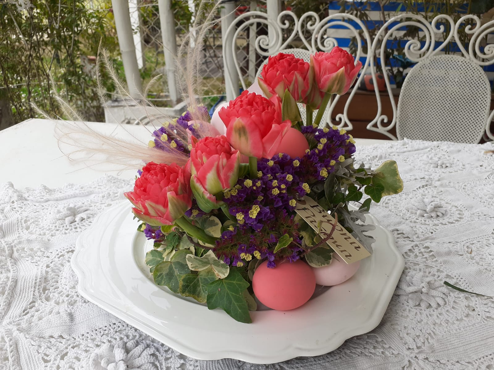 Centrotavola di Pasqua dai colori accesi e fiori di stagione si può  realizzare di varie dimensioni – Vi.Vì Fiori