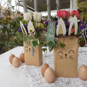 Coniglietti Pasquali Pensierino di Pasqua con fiori recisi